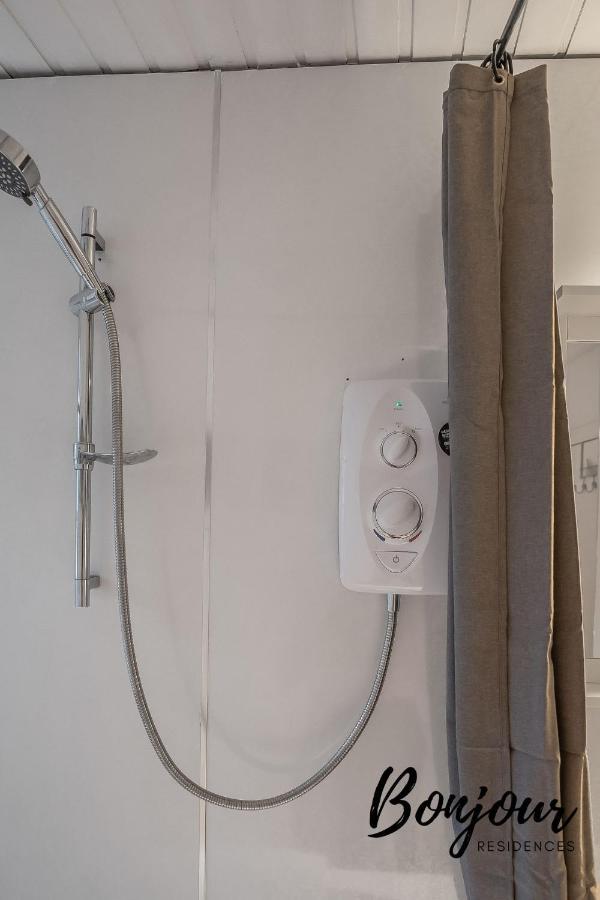 Cosy Grassmarket 2Br-1Ba - Newly Decorated! By Bonjour Residences אדינבורו מראה חיצוני תמונה
