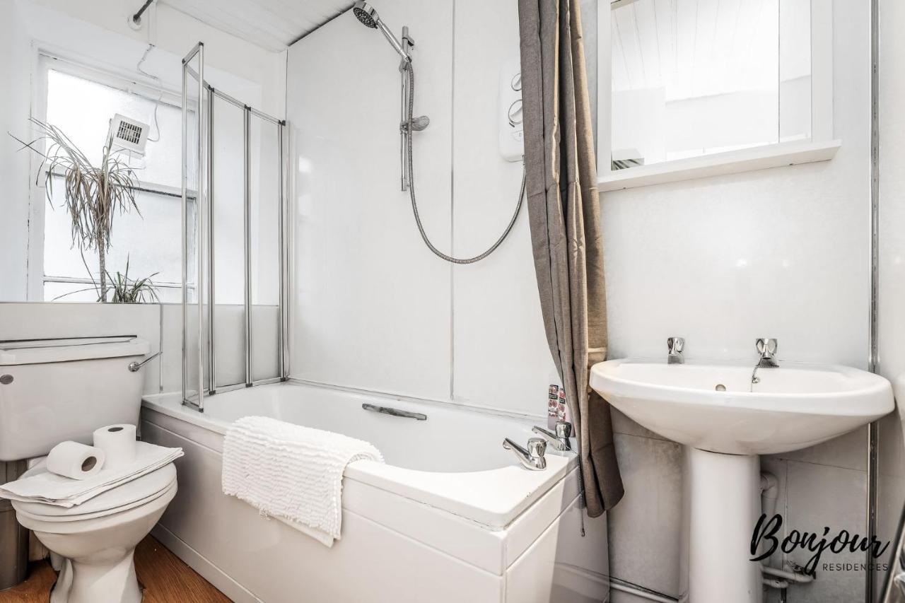 Cosy Grassmarket 2Br-1Ba - Newly Decorated! By Bonjour Residences אדינבורו מראה חיצוני תמונה